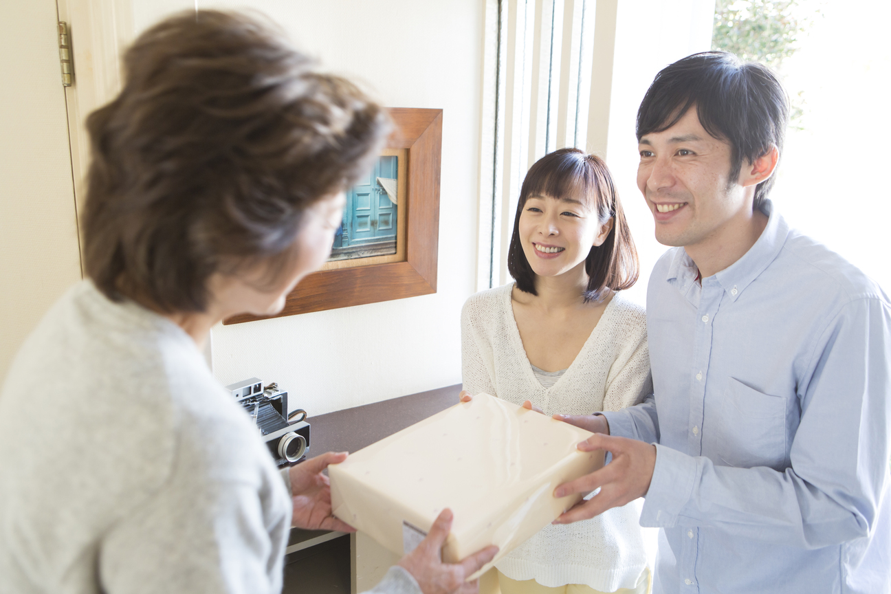 引っ越しの挨拶はどこまで？マナーや粗品・手土産におすすめのものを解説